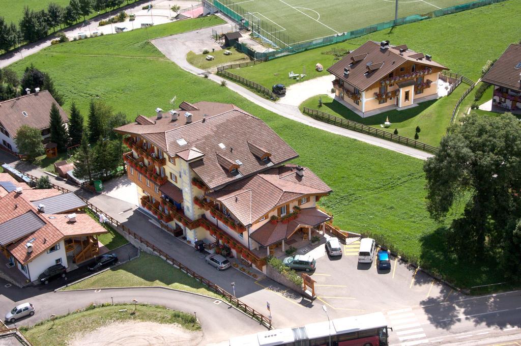Al Piccolo Hotel Vigo di Fassa Exterior photo